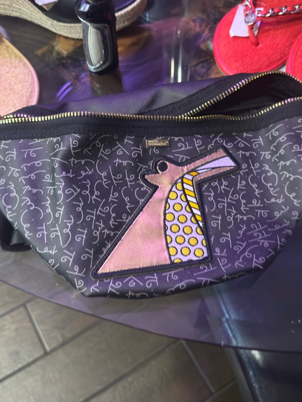 Unknown Brand Black Graphic Crossbody Bag with Pink Accent